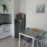 Mila Z Duzym Tarasem I Miejscem Parkingowym Apartmán