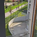 Mila Z Duzym Tarasem I Miejscem Parkingowym