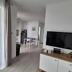 Mila Z Duzym Tarasem I Miejscem Parkingowym Διαμέρισμα
