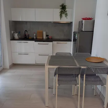 Mila Z Duzym Tarasem I Miejscem Parkingowym Apartmán *