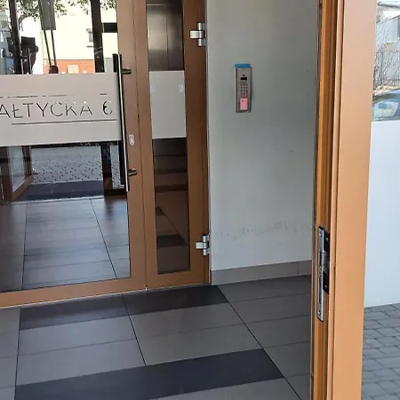 Mila Z Duzym Tarasem I Miejscem Parkingowym Apartmán