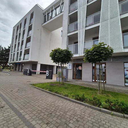 Mila Z Duzym Tarasem I Miejscem Parkingowym Kolobřeh